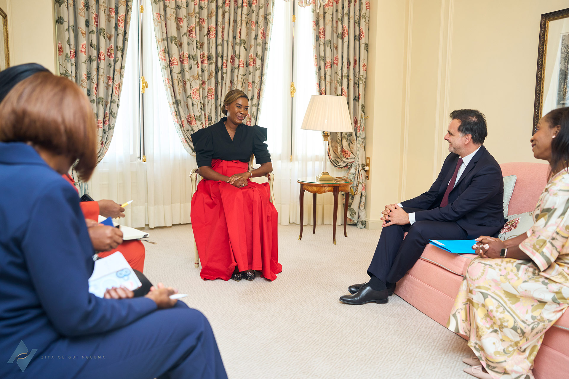 En France, Madame Zita Oligui Nguema multiplie les rencontres en faveur de la santé et de la protection sociale