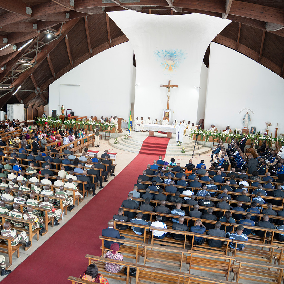 Messe d’action de grâce à l’église Saint-Pierre : un temps de recueillement pour la Nation